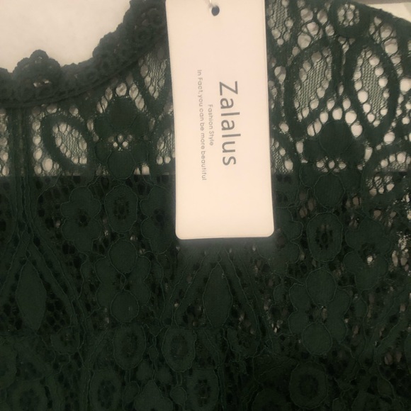 BEAUTIFUL FEMININE LACE DRESS - Picture 7 of 7